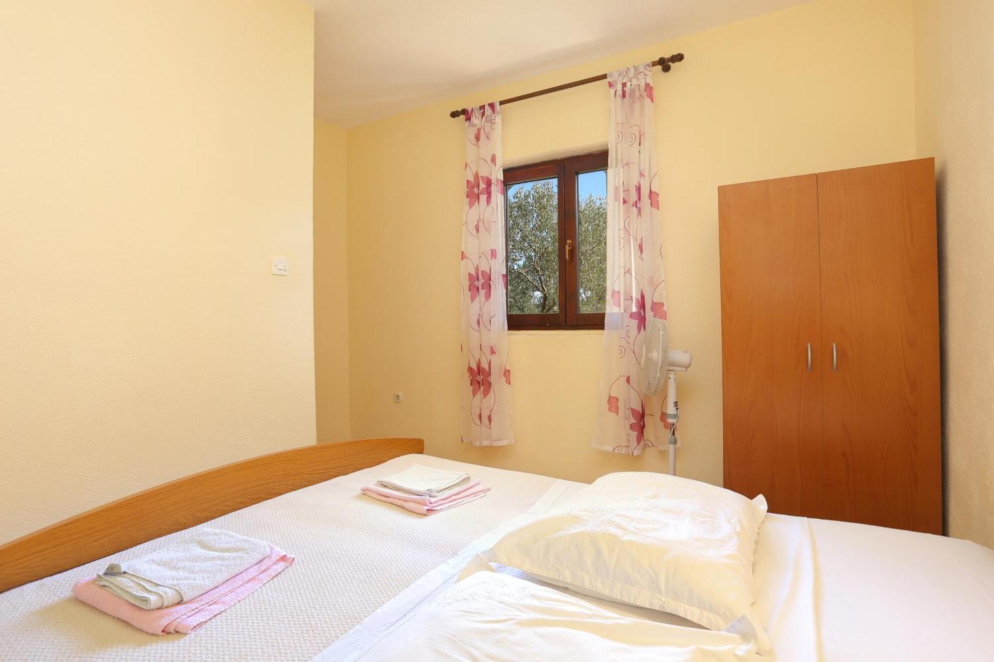 Apartments By The Sea Slatine, Ciovo - 4871 Trogir Room photo